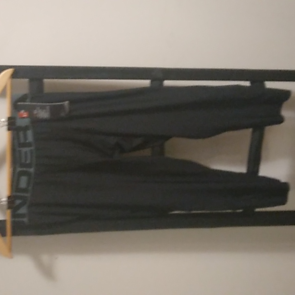 Boy's Youth Under Armour Heatgear 3/4 fitted leggings NWT